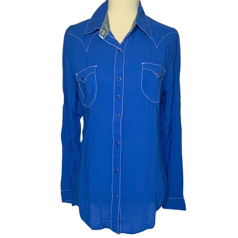 ROCK 47 by WRANGLER Blue snap front shirt with embroidery stitching size M